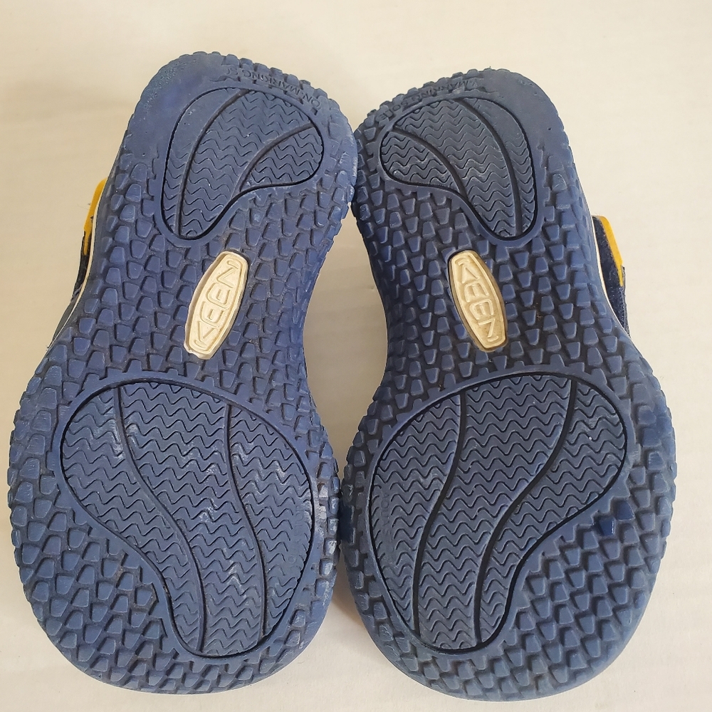 Keen Stingray Closed Toe Sandals Blue Yellow Boys size 9 - Picture 4 of 8